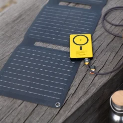 waka waka power pro met zonnepaneel