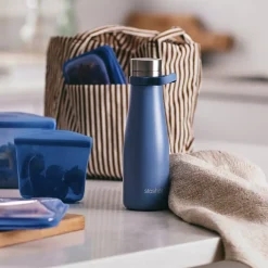 stasher waterbottle 600ml lifestyle2